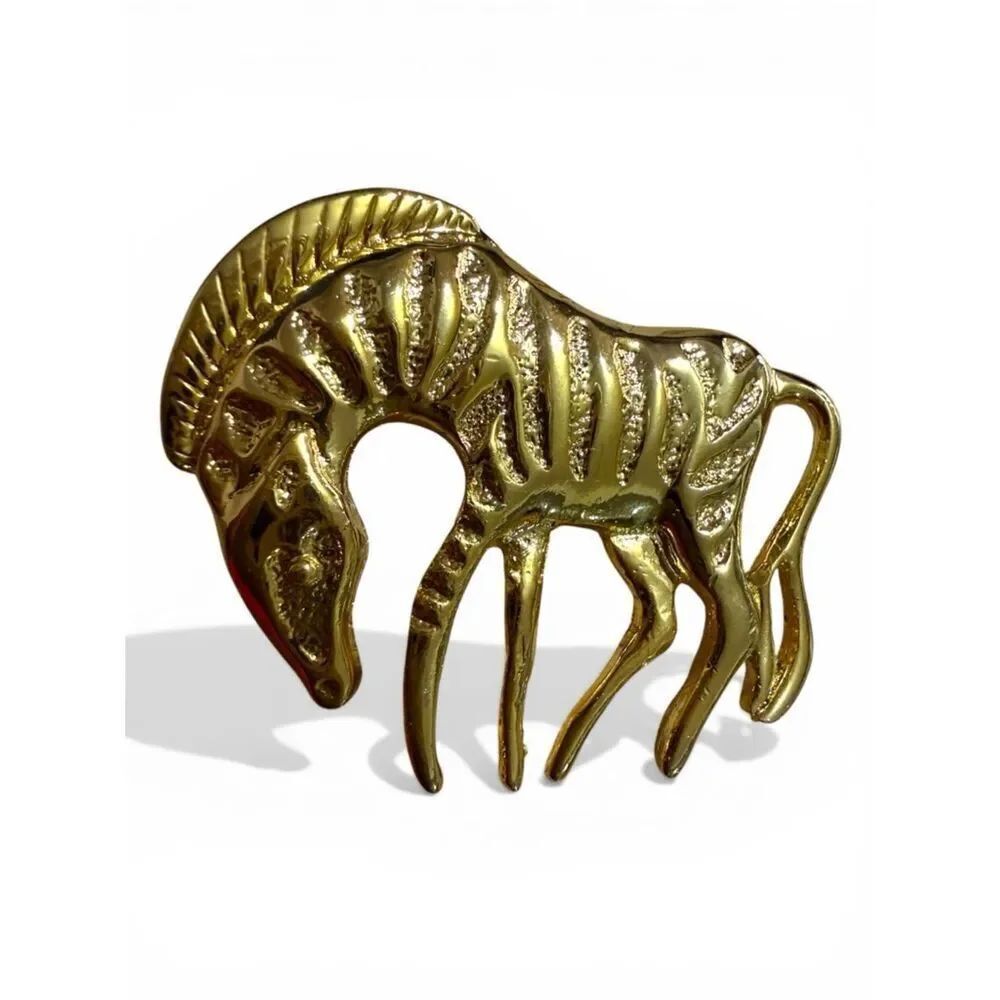 Vintage Style Gold Horse Brooch Women Equestrian Chic Statement Pin